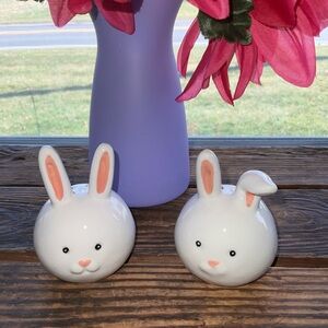 Chunky White Ceramic Easter Bunny
Salt & Pepper Shaker Set NIB